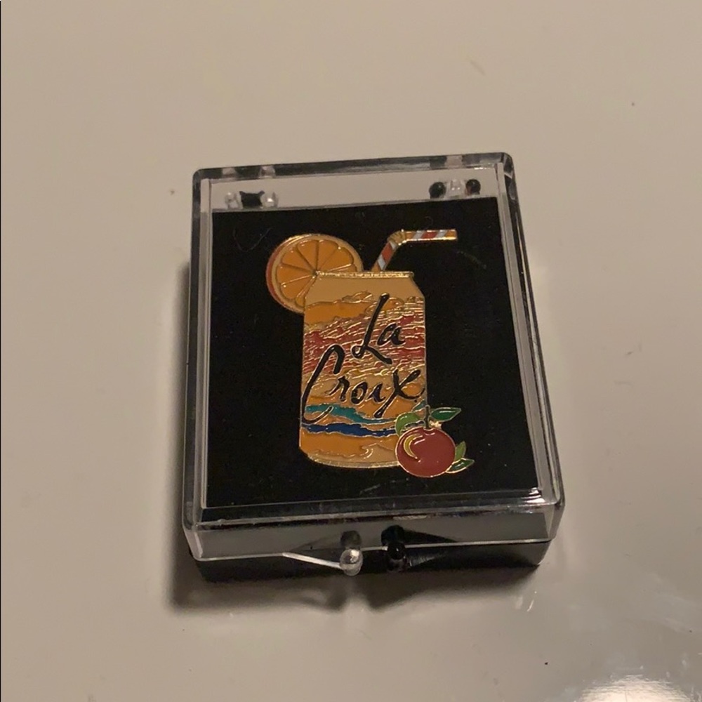 COPY - La Croix pin NEW